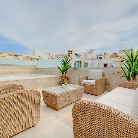 Lux Traditional Townhouse Rooftop Pool In Sliema