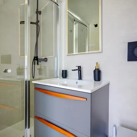 Сasa de vacaciones Lux Traditional Townhouse Rooftop Pool In