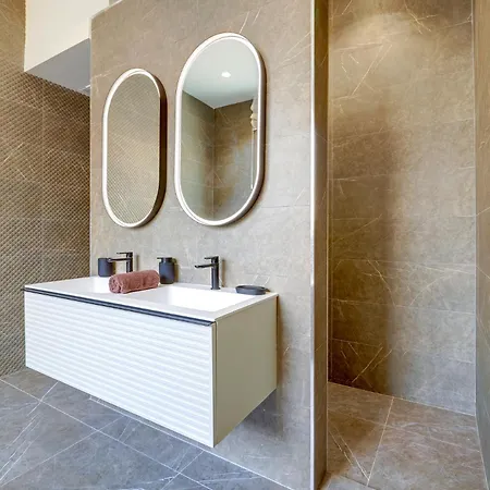 Lux Traditional Townhouse Rooftop Pool In Сasa de vacaciones Sliema