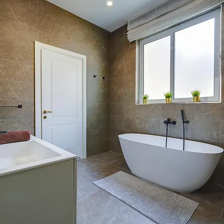 Lux Traditional Townhouse Rooftop Pool In * Sliema
