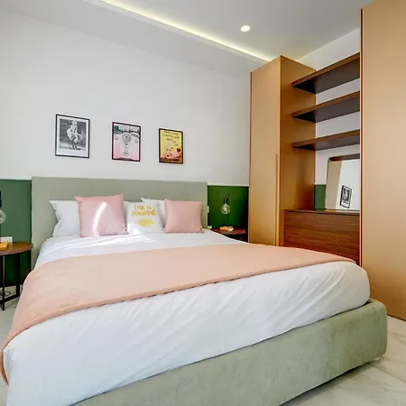 Lux Traditional Townhouse Rooftop Pool In *