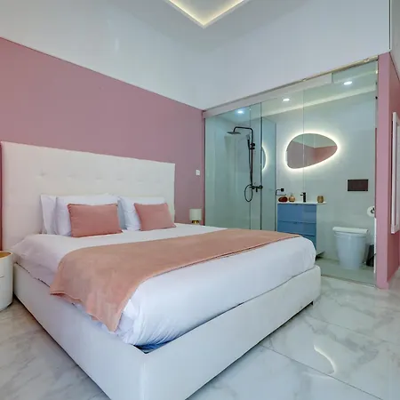 Lux Traditional Townhouse Rooftop Pool In *