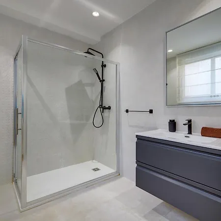 Lux Traditional Townhouse Rooftop Pool In 펜션 *