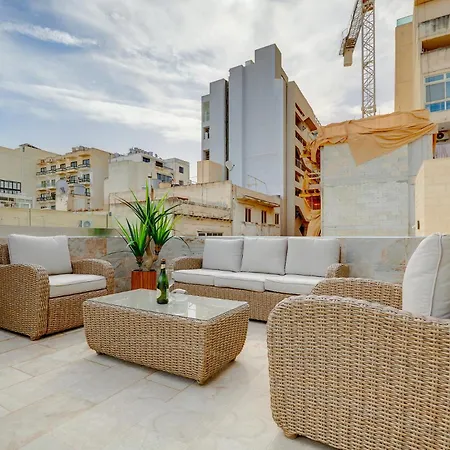 Lux Traditional Townhouse Rooftop Pool In