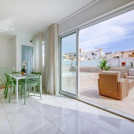Lux Traditional Townhouse Rooftop Pool In *