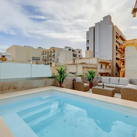 Lux Traditional Townhouse Rooftop Pool In