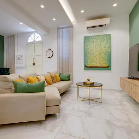 Lux Traditional Townhouse Rooftop Pool In