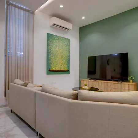 Lux Traditional Townhouse Rooftop Pool In * Sliema